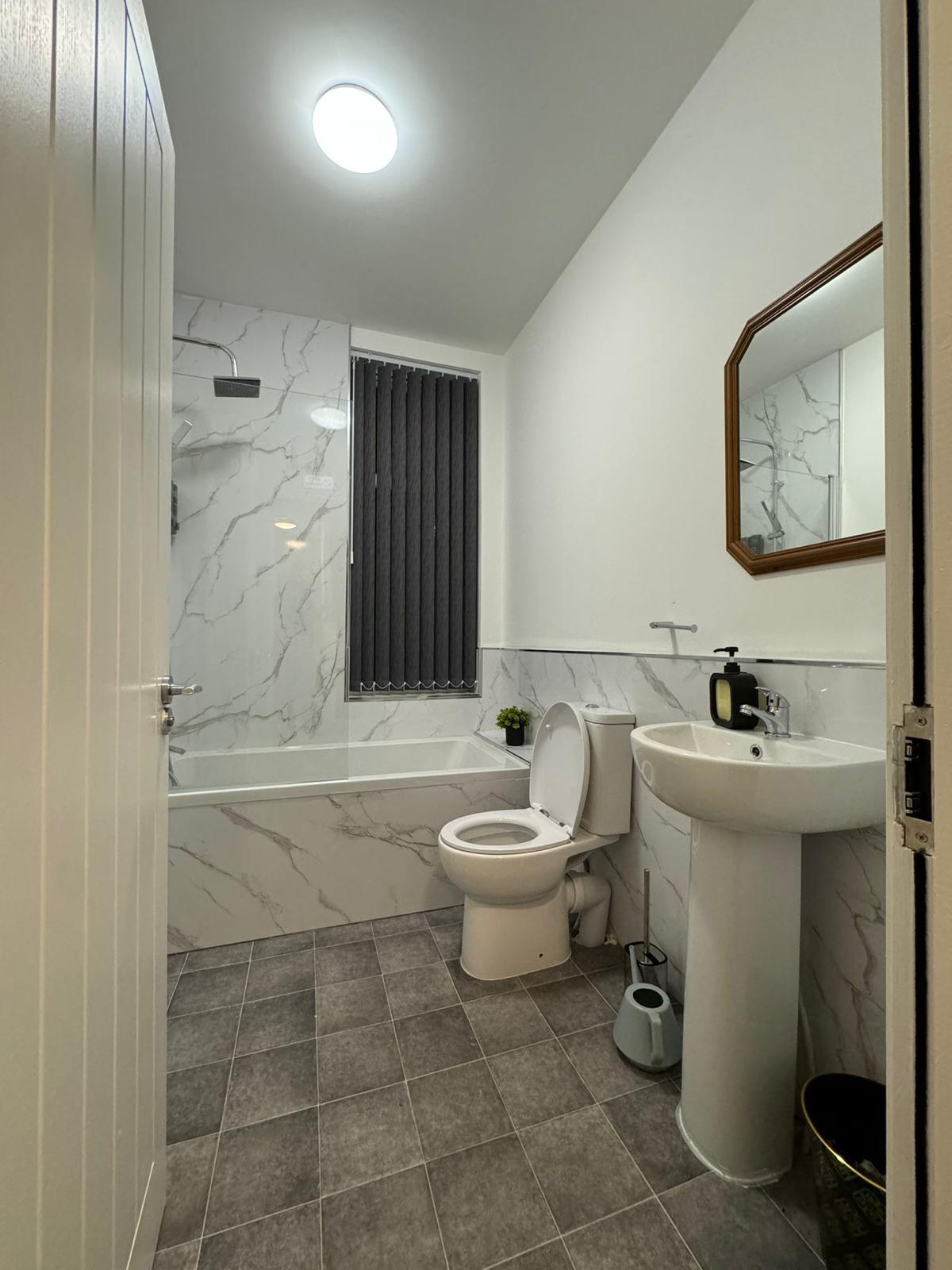 Private en-suite bathroom at Icon Residencia