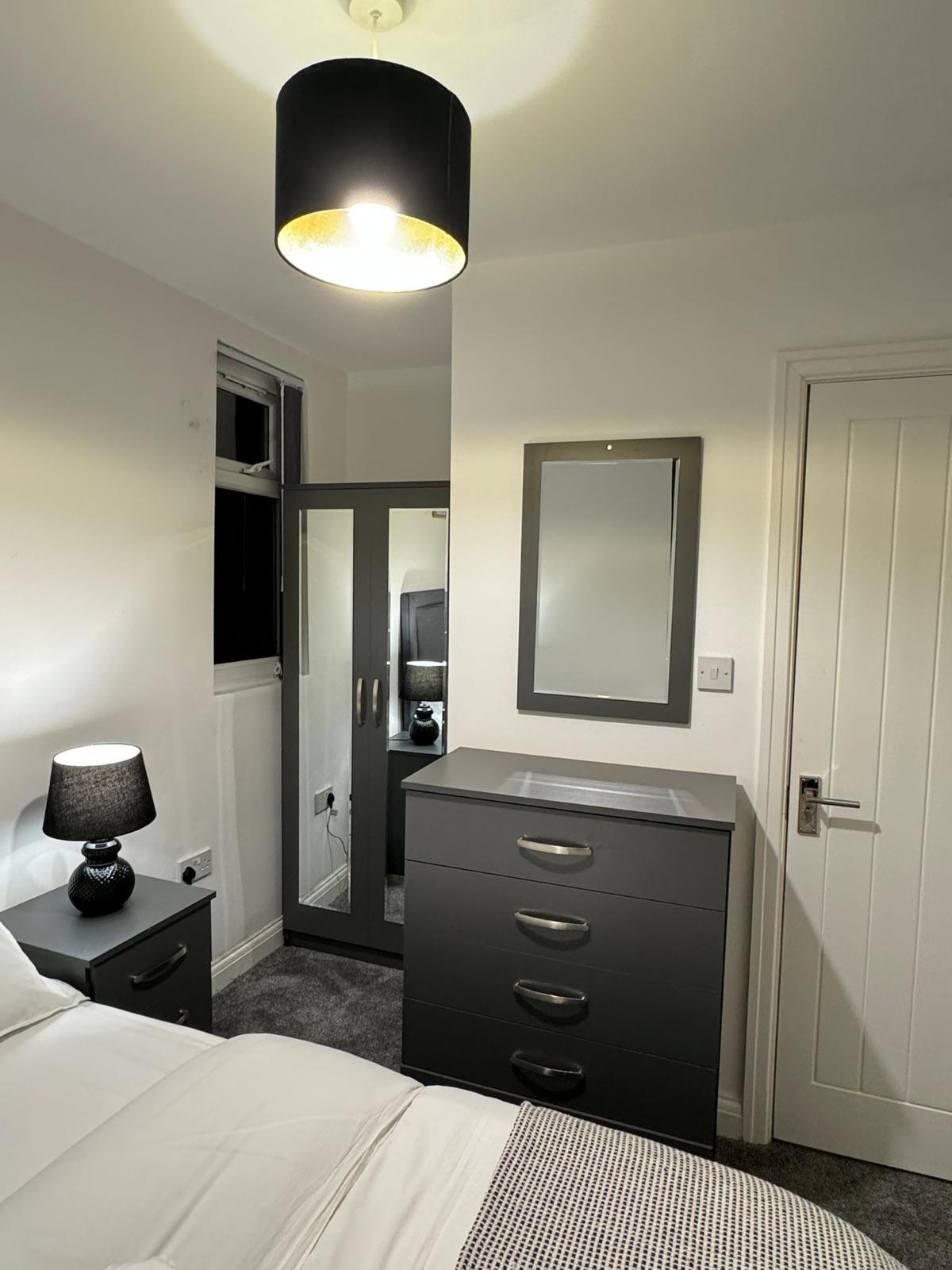 Standard double room storage area at Icon Residencia