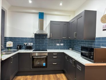 Shared kitchen area at Icon Residencia